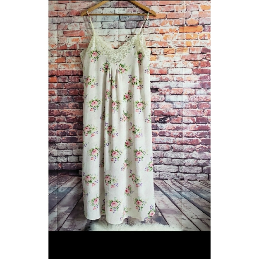 TALBOTS INTIMATES Floral W/ Lace Details Petite L